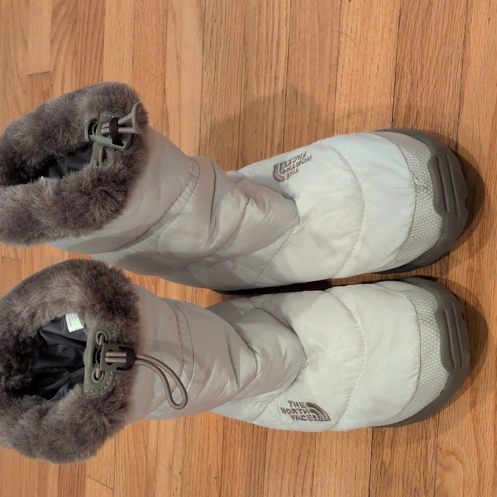 The North Face 700 Women's Nuptse Apres Booties Goose Down Insulated - Picture 3 of 14